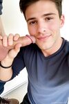 Dirty Elliot Goes Down On His Mate: 6 Nude Pics