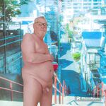 Presentation: 10 Nude Pics