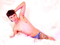 In the clouds : 5 Nude Pics
