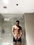 XXX: 12 Nude Pics