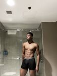 XXX: 12 Nude Pics