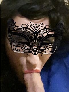 MY SLOPPY BLOWJOB WITH CUMSHOT: 3 Nude Pics