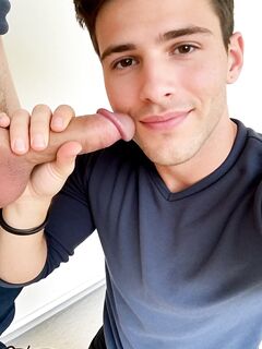 Dirty Elliot Goes Down On His Mate: 6 Nude Pics