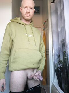 Cock out in bathroom : 2 Nude Pics