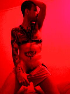 Red: 10 Nude Pics