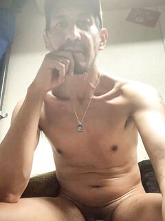 Yours truly: 14 Nude Pics