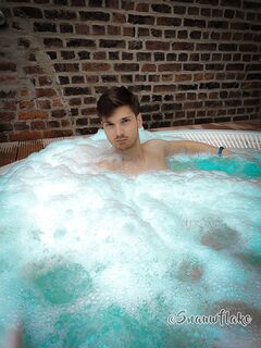 Twink in a hot tub: 2 Nude Pics