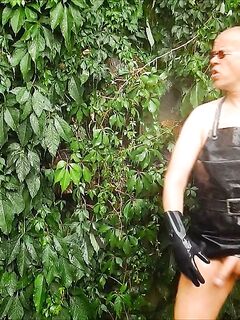 Horny Rubber Gardener 27 (Wet Play & Piss): 11 Nude Pics
