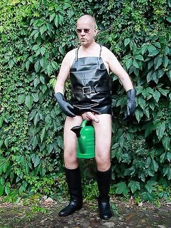 The Horny Rubber Gardener 19 : 17 Nude Pics