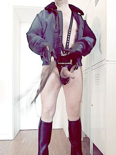 Leather Cop Berlin 5: 8 Nude Pics