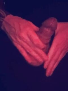 MASSIVE MUSHROOM TIP COCK: 5 Nude Pics