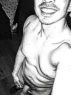 Lick me down: 3 Nude Pics