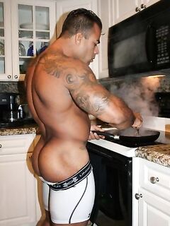 MORE MUSCLEASSES 2 Photo Album
